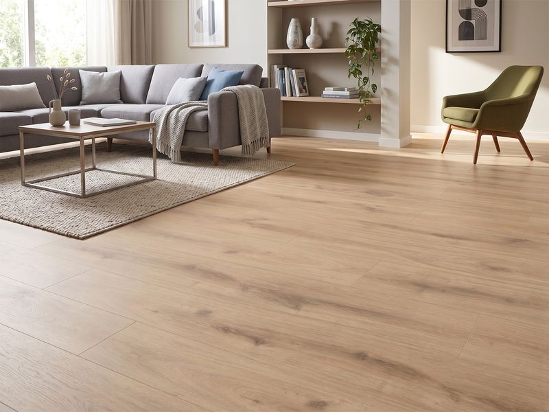 Wohnraum mit Designboden in Holzoptik